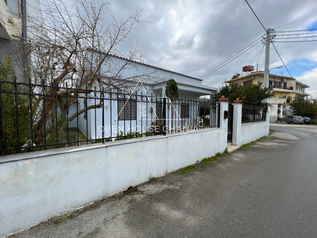 Detached house and adjacent plot in Pasakaki