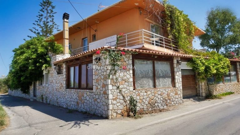 A small hotel for renovation in Agia Marina