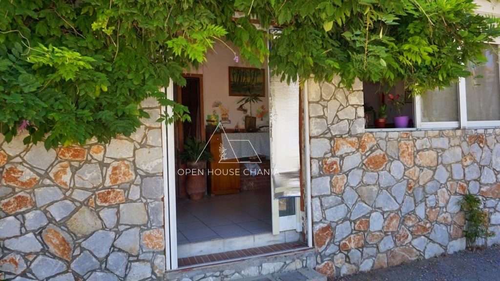 A small hotel for renovation in Agia Marina