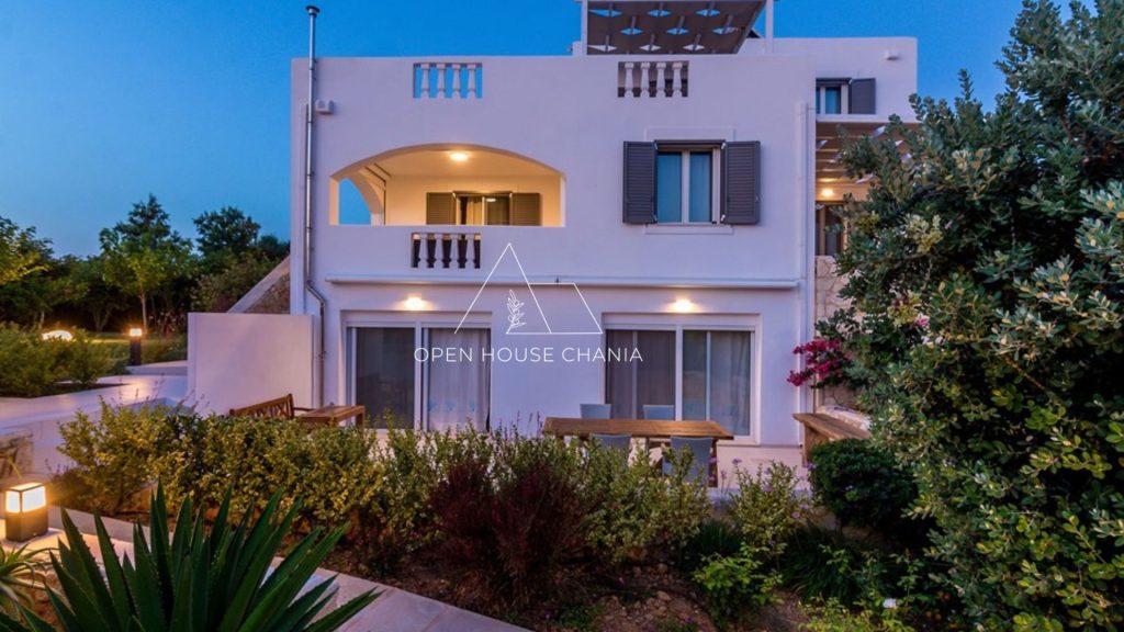 4-Bedroom villa with a pool & sea view in Tersanas