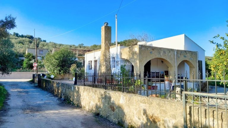 Α two-bedroom ground floor house with a nice garden in Neriana