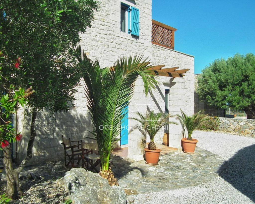 A two-level stone-built house of 2 beds in Drapanos