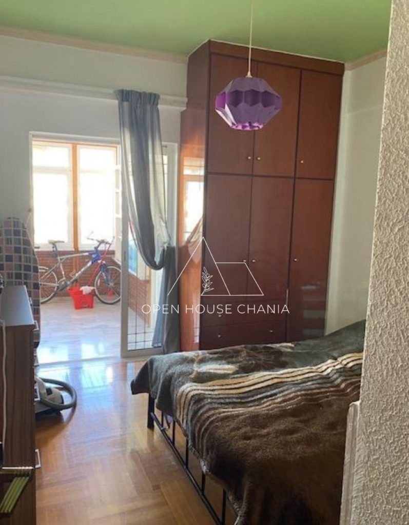 A LARGE APARTMENT IN CHANIA CENTER