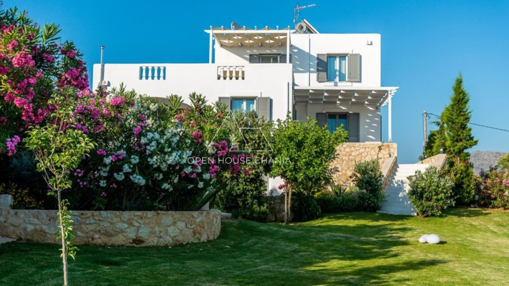 4-Bedroom villa with a pool & sea view in Tersanas