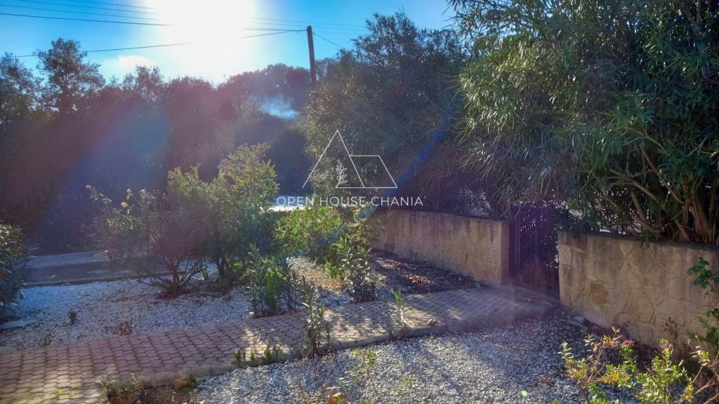 Α two-bedroom ground floor house with a nice garden in Neriana