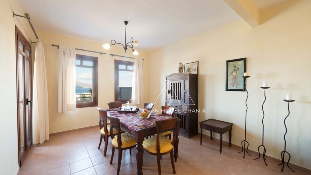 A 5-Villa complex with amazing views in Plaka