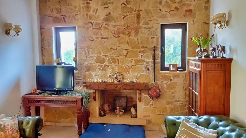 Α two-bedroom ground floor house with a nice garden in Neriana