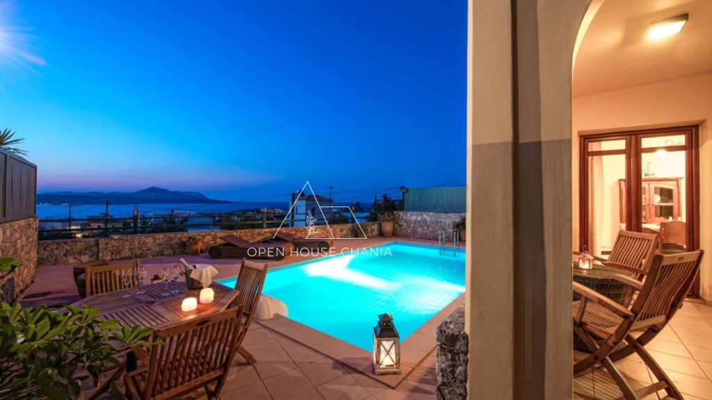 A 5-Villa complex with amazing views in Plaka