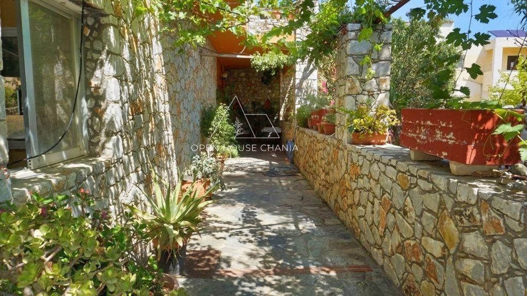 A small hotel for renovation in Agia Marina