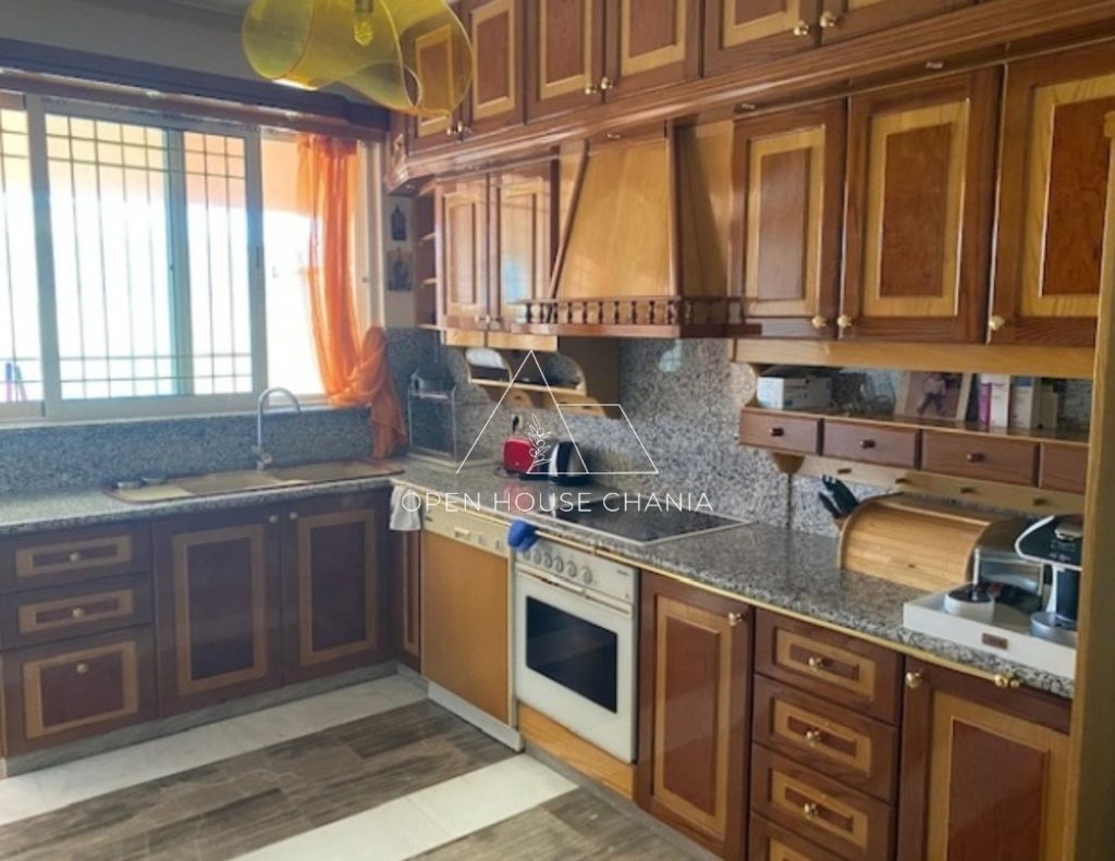 A LARGE APARTMENT IN CHANIA CENTER