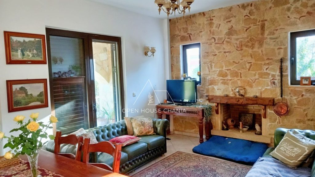 Α two-bedroom ground floor house with a nice garden in Neriana