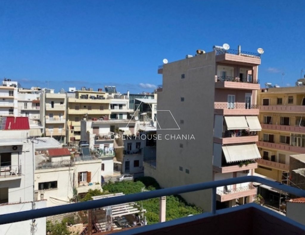 A LARGE APARTMENT IN CHANIA CENTER