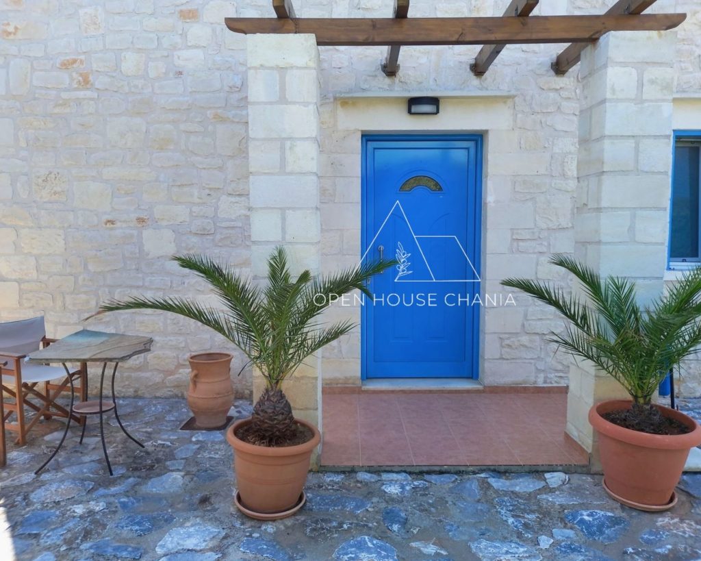 A two-level stone-built house of 2 beds in Drapanos