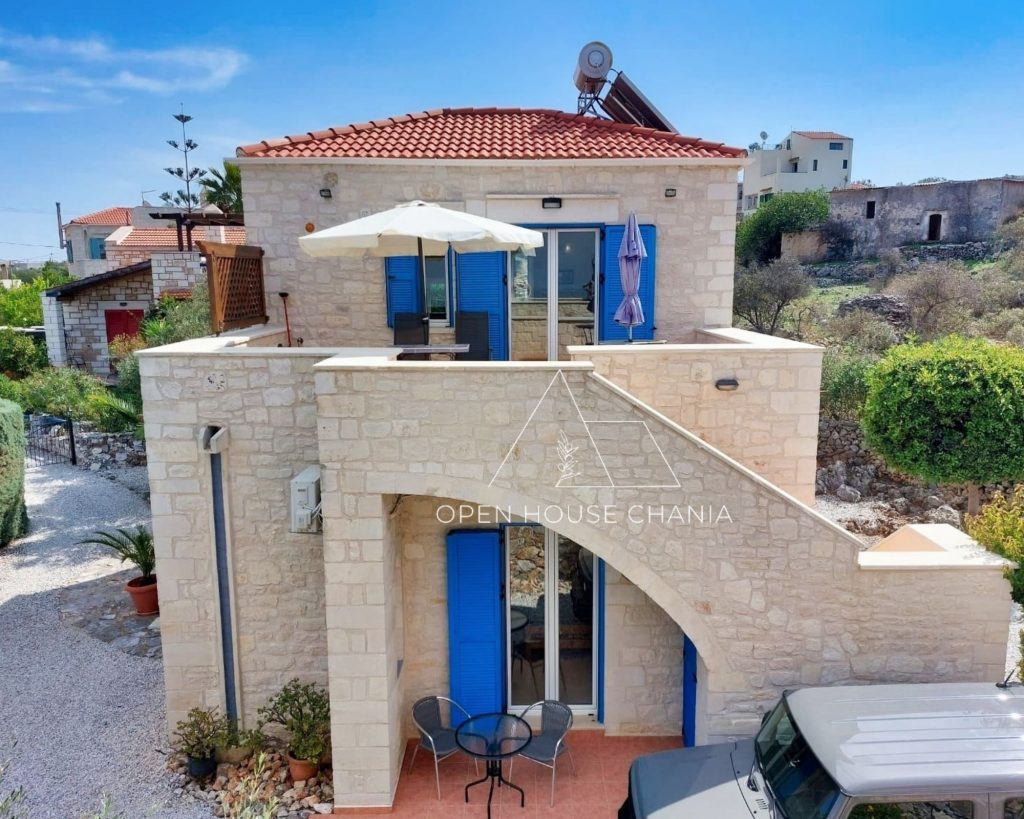 A two-level stone-built house of 2 beds in Drapanos