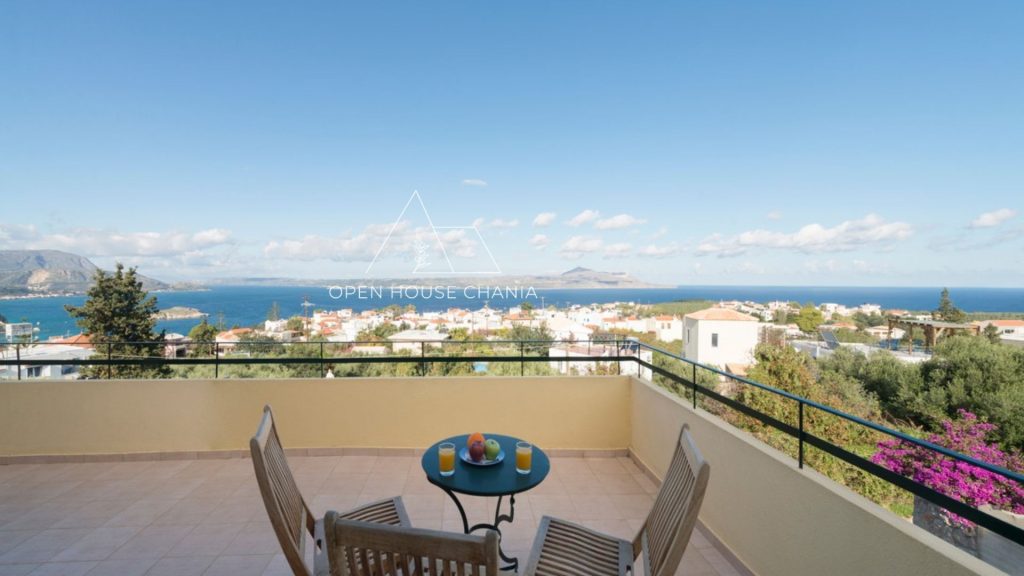 A 5-Villa complex with amazing views in Plaka