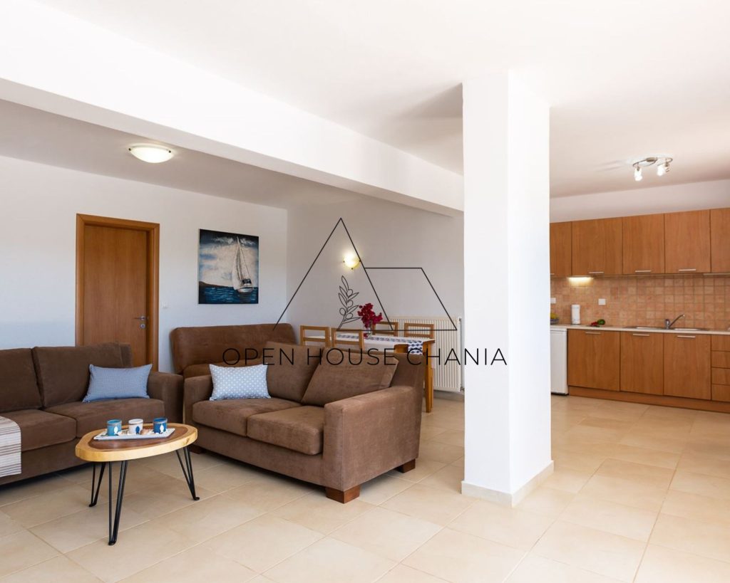 A three-level villa with a tennis court in Kournas