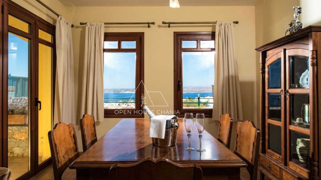 A 5-Villa complex with amazing views in Plaka