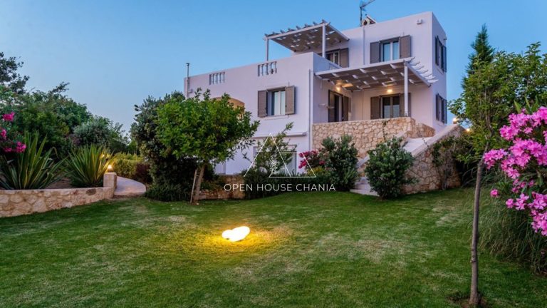 4-Bedroom villa with a pool & sea view in Tersanas