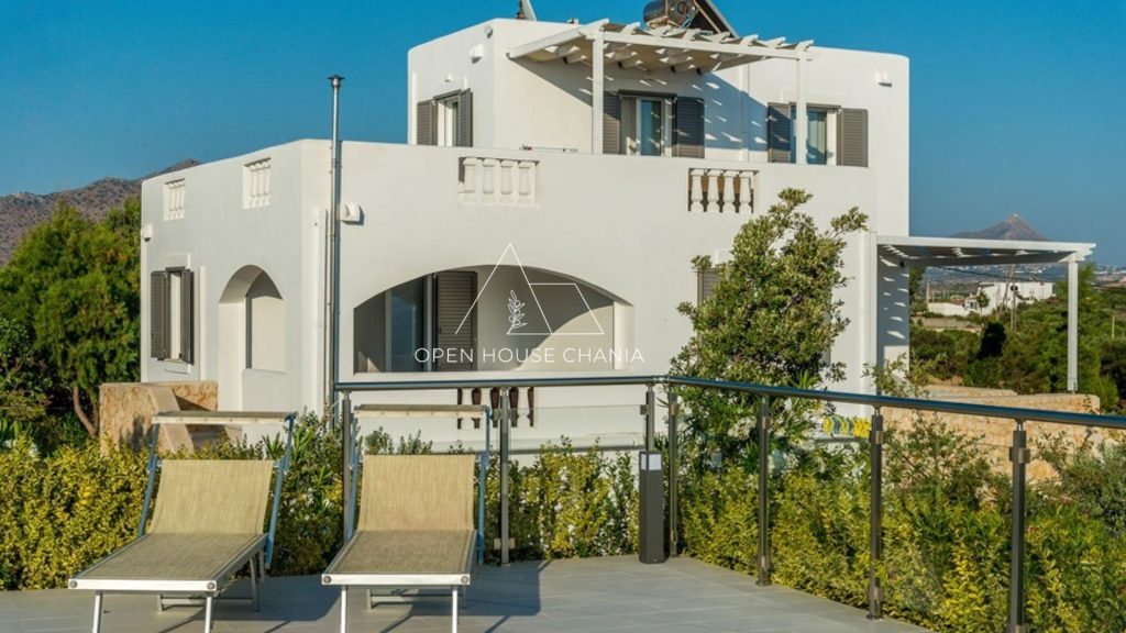 4-Bedroom villa with a pool & sea view in Tersanas