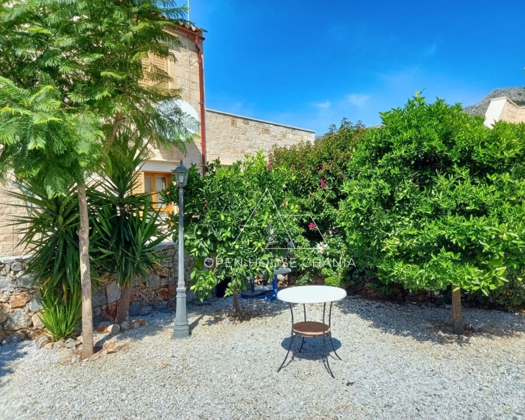 A two-level stone-built house of 2 beds in Drapanos