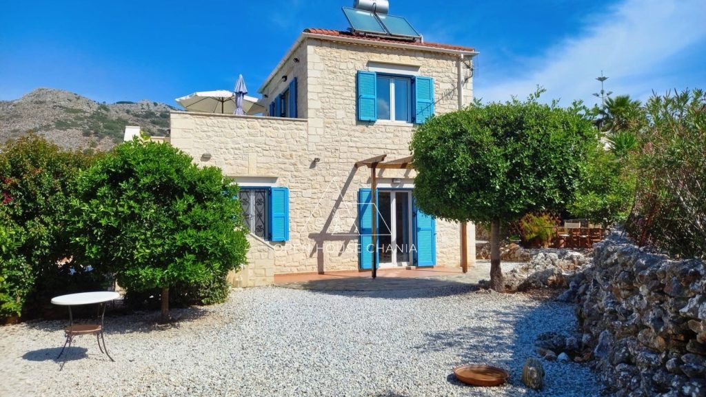 A two-level stone-built house of 2 beds in Drapanos