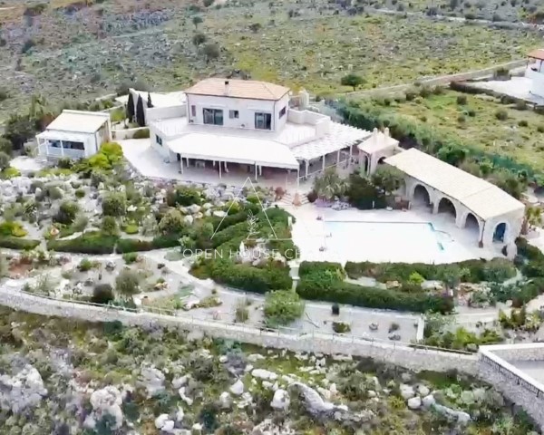 A HIGH-END VILLA IN KOKKINO CHORIO