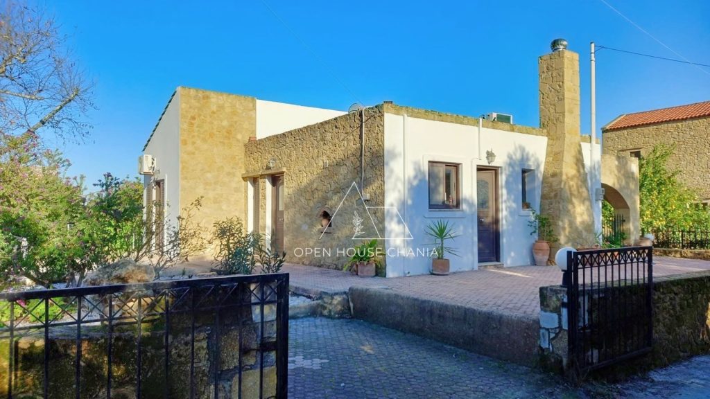 Α two-bedroom ground floor house with a nice garden in Neriana