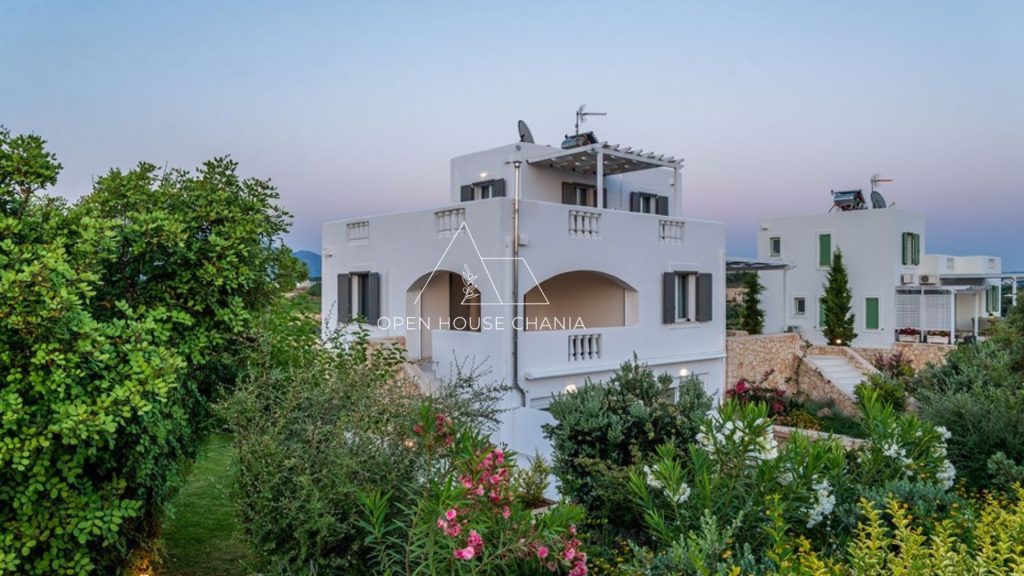 4-Bedroom villa with a pool & sea view in Tersanas