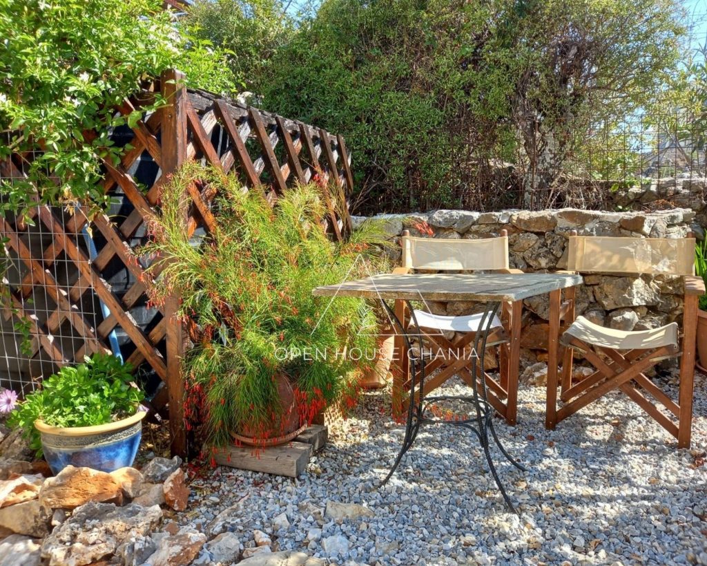 A two-level stone-built house of 2 beds in Drapanos