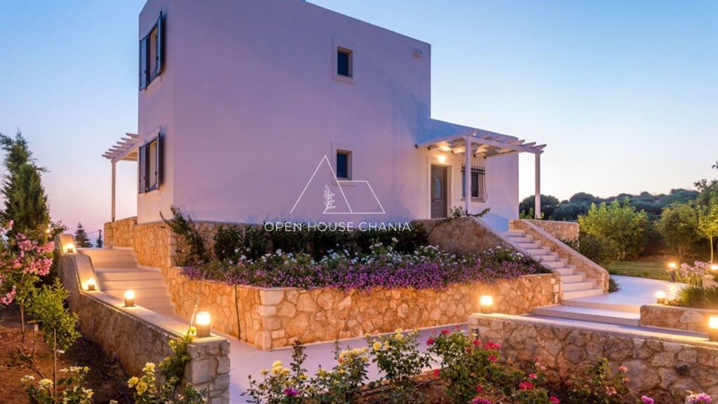 4-Bedroom villa with a pool & sea view in Tersanas