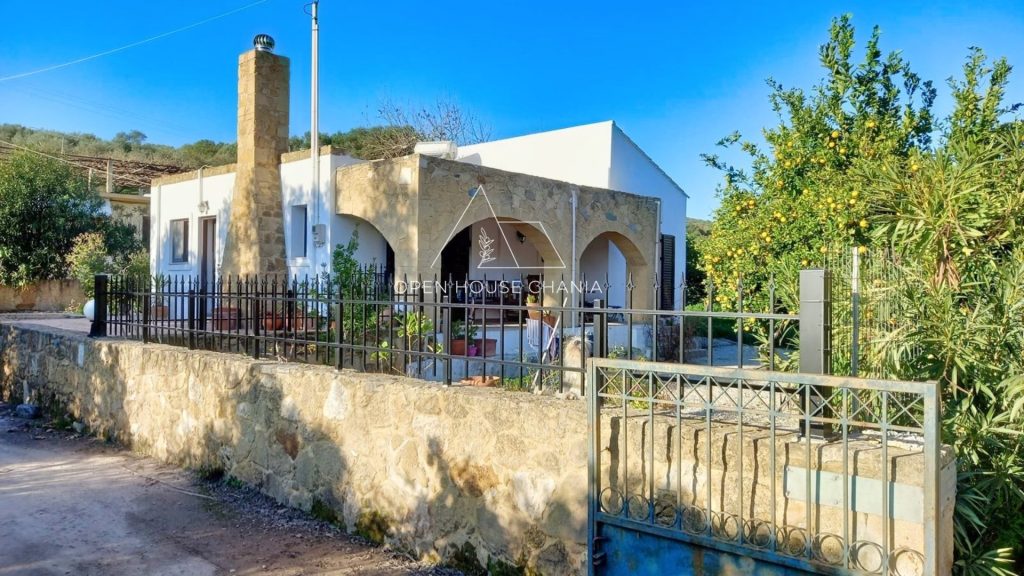 Α two-bedroom ground floor house with a nice garden in Neriana