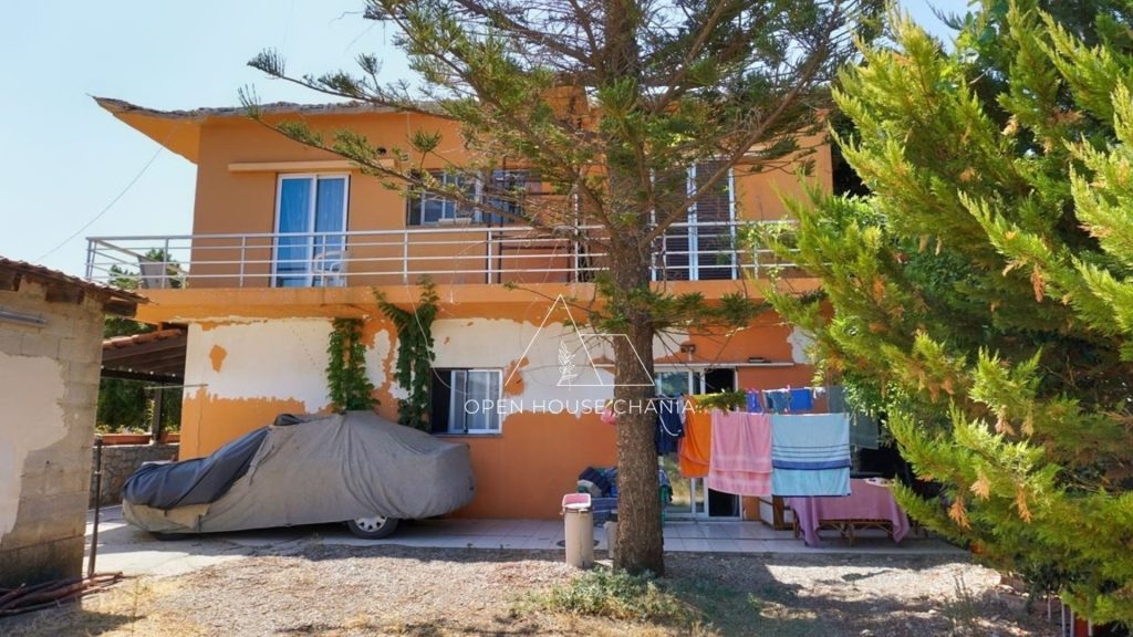 A small hotel for renovation in Agia Marina