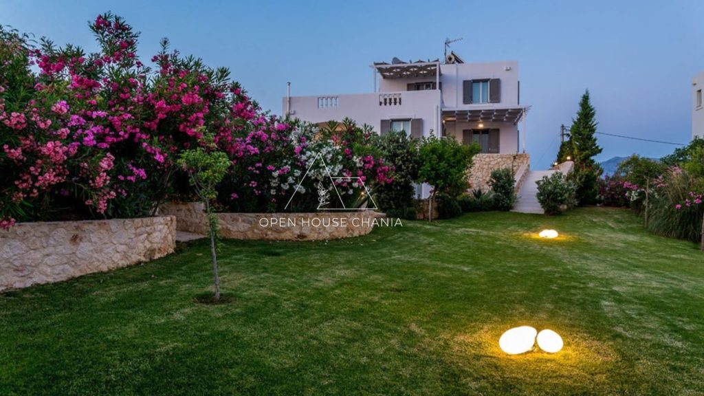 4-Bedroom villa with a pool & sea view in Tersanas