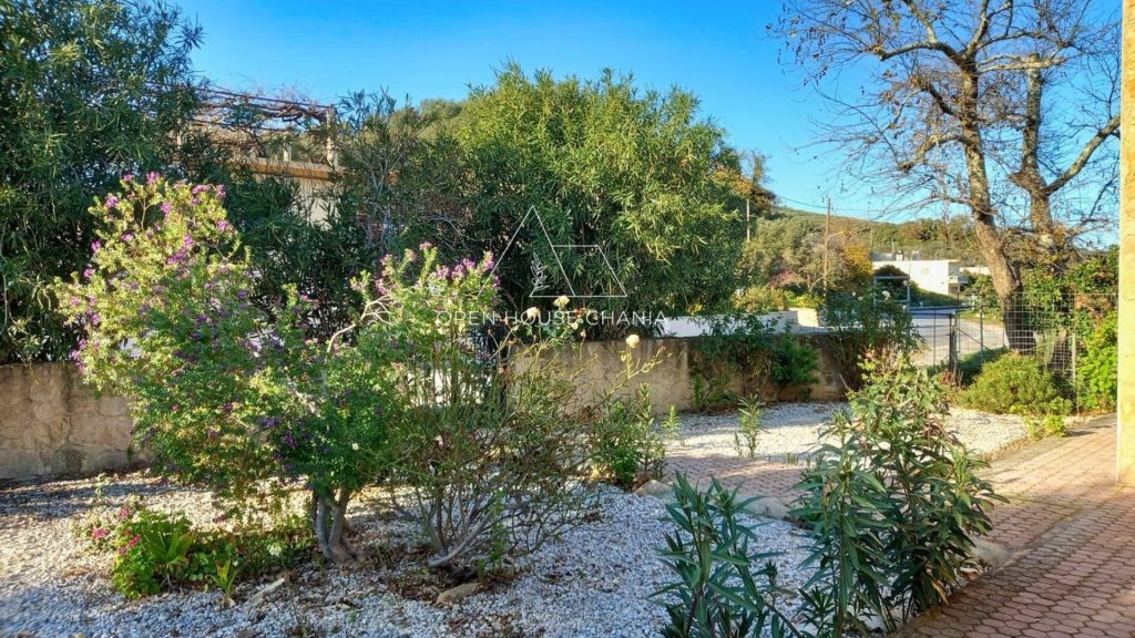 Α two-bedroom ground floor house with a nice garden in Neriana