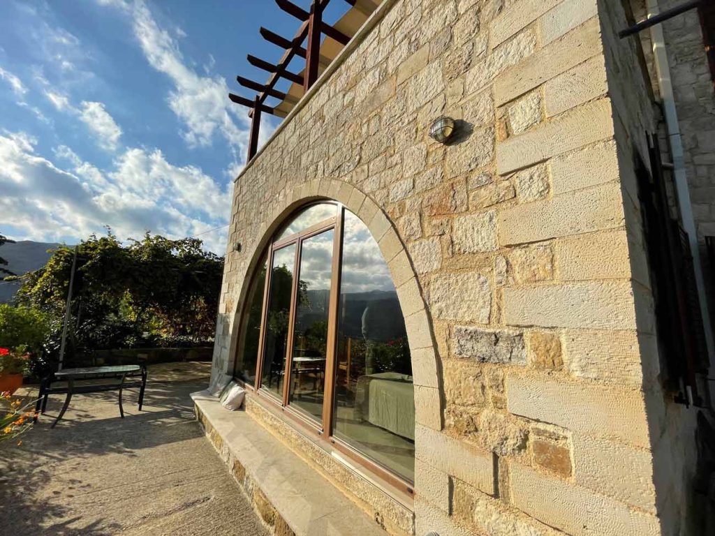 A BEAUTIFUL STONE-BUILT VILLA IN TOPOLIA