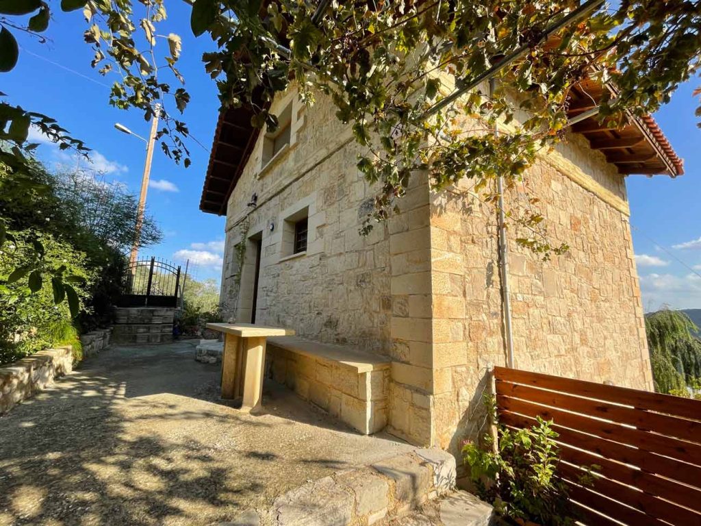 A BEAUTIFUL STONE-BUILT VILLA IN TOPOLIA