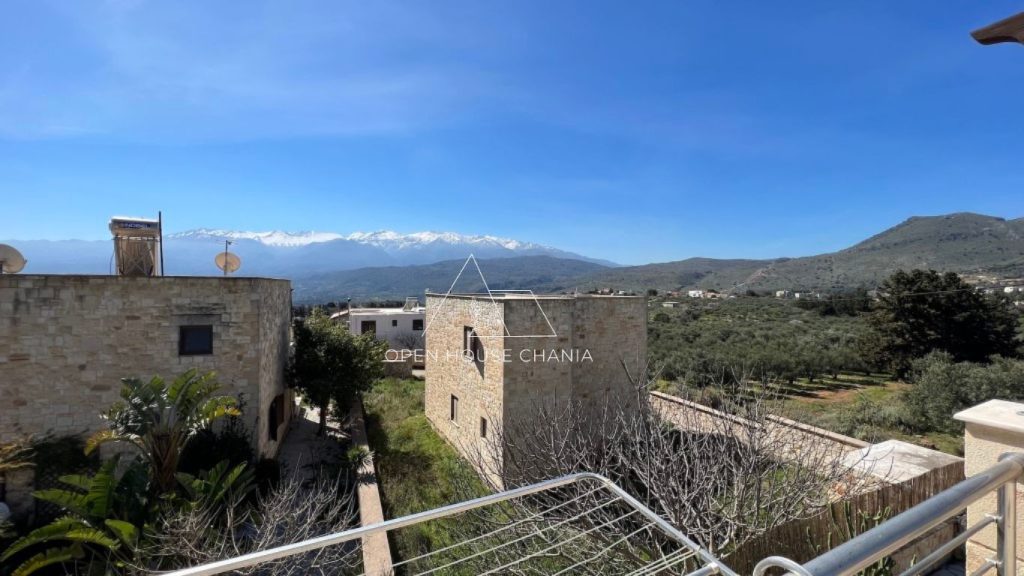 A BEAUTIFUL STONE-BUILT VILLA IN MEGALA CHORAFIA