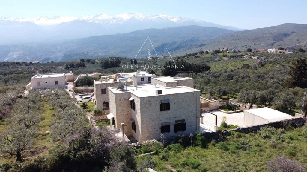 A BEAUTIFUL STONE-BUILT VILLA IN MEGALA CHORAFIA