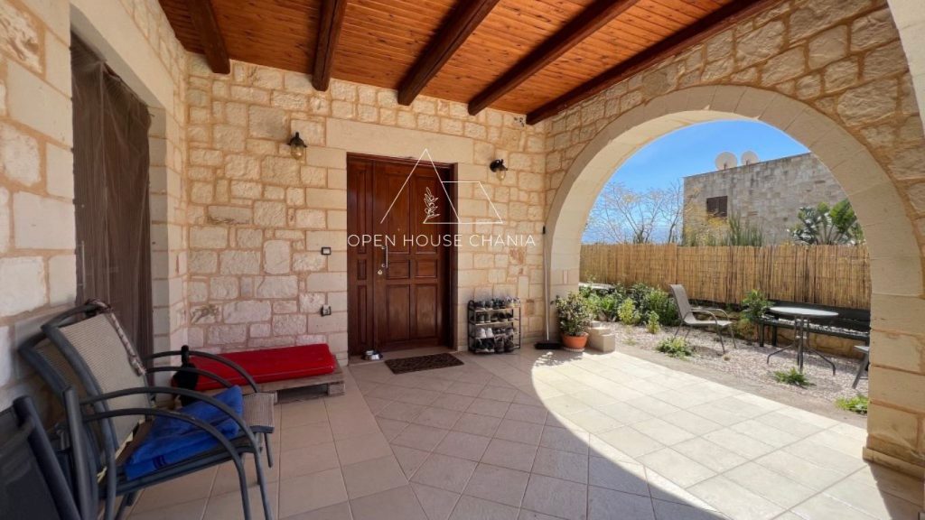 A BEAUTIFUL STONE-BUILT VILLA IN MEGALA CHORAFIA