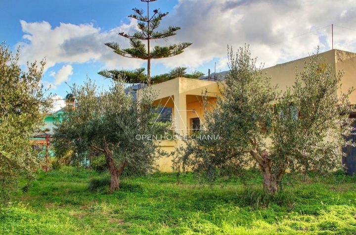 A FINE THREE-BEDROOM HOUSE IN GEORGIOUPOLI