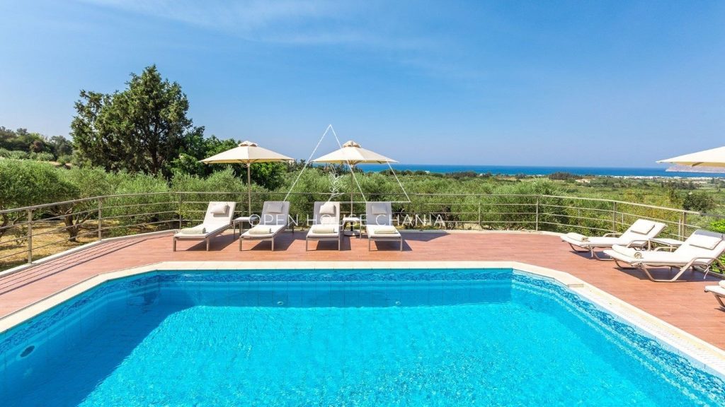 A MAGNIFICENT VILLA IN PLATANIAS