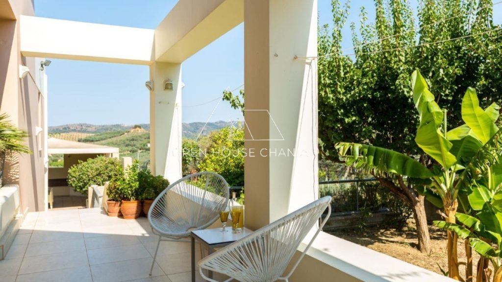 A MAGNIFICENT VILLA IN PLATANIAS