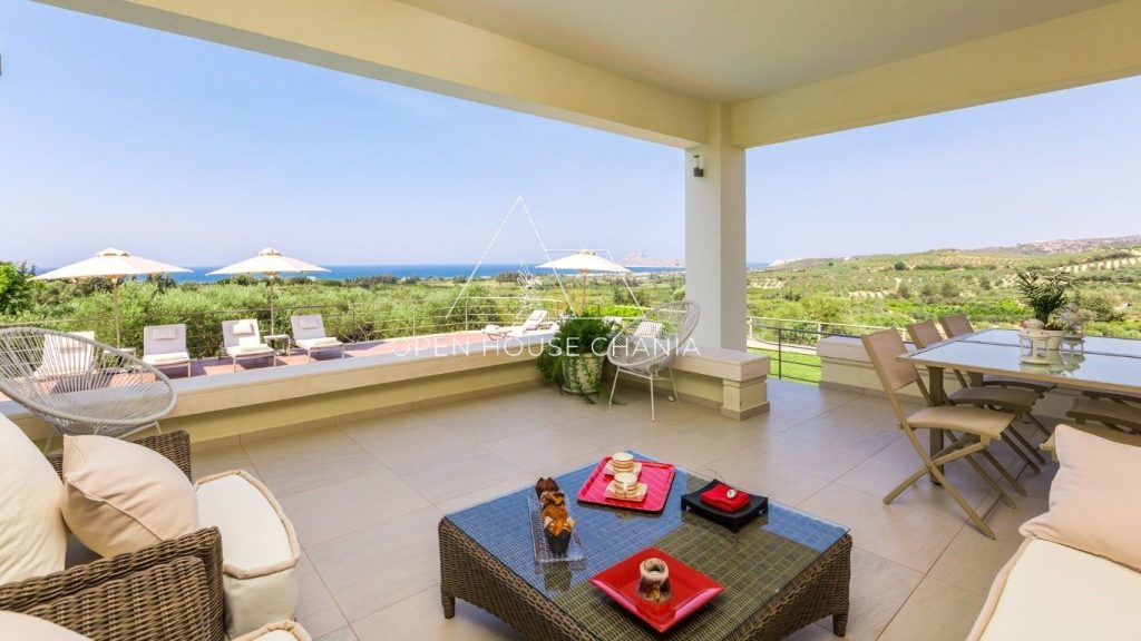 A MAGNIFICENT VILLA IN PLATANIAS