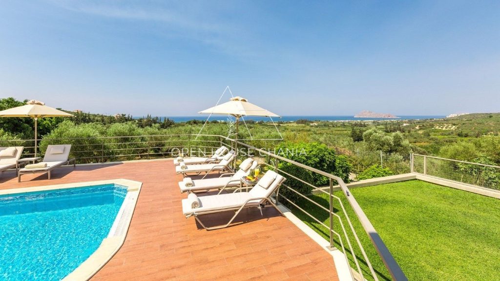 A MAGNIFICENT VILLA IN PLATANIAS