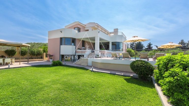 A MAGNIFICENT VILLA IN PLATANIAS