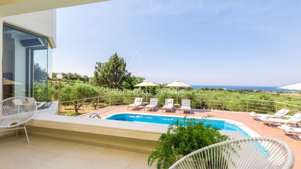 A MAGNIFICENT VILLA IN PLATANIAS