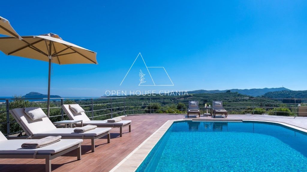 A MAGNIFICENT VILLA IN PLATANIAS