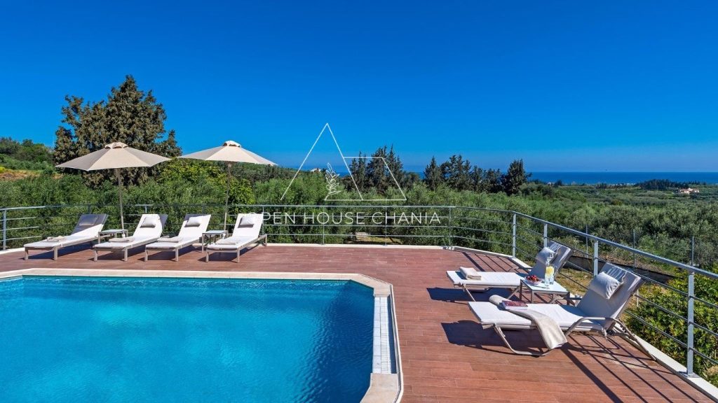 A MAGNIFICENT VILLA IN PLATANIAS