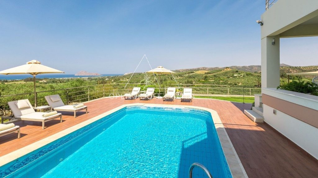 A MAGNIFICENT VILLA IN PLATANIAS