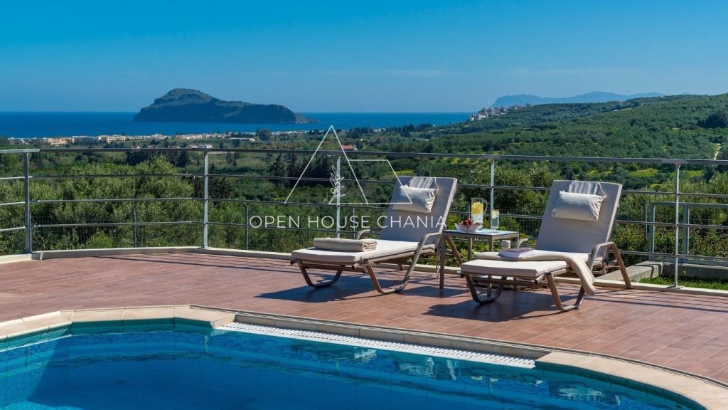 A MAGNIFICENT VILLA IN PLATANIAS